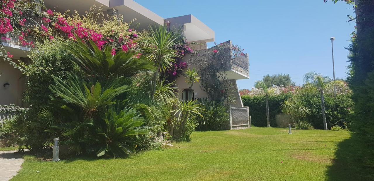 Palm Village Villasimius Exteriör bild