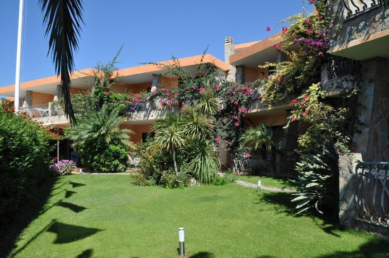 Palm Village Villasimius Exteriör bild