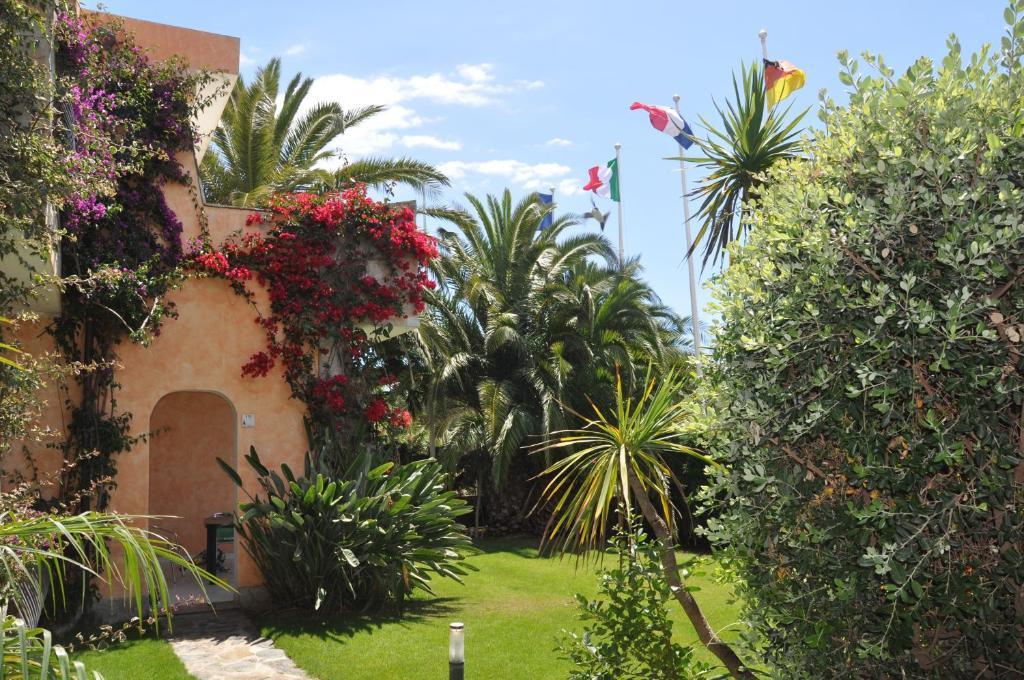 Palm Village Villasimius Exteriör bild
